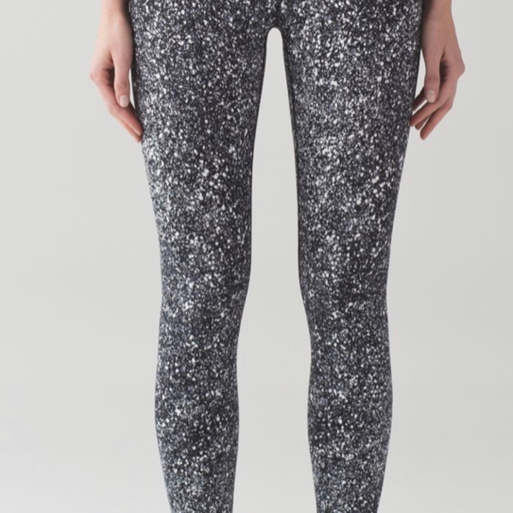 Black and white lululemon legging rare color